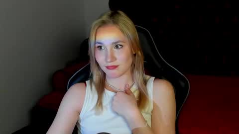 Snapshot of elaravoltage chatting on April 29, 2026, 5:30 pm elaravoltage online show from April 29, 2026, 5:30 pm