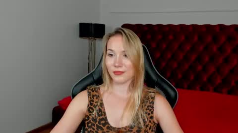 Snapshot of elaravoltage chatting on July 28, 2026, 2:13 pm elaravoltage online show from July 28, 2026, 2:13 pm