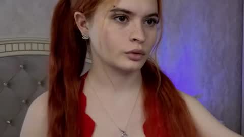 Snapshot of elariscrowe chatting on June 17, 2026, 10:06 am elariscrowe online show from June 17, 2026, 10:06 am