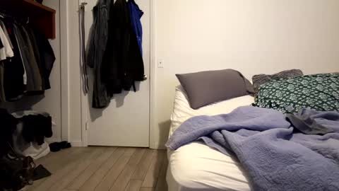 elckdog online show from January 26, 2025, 6:07 am