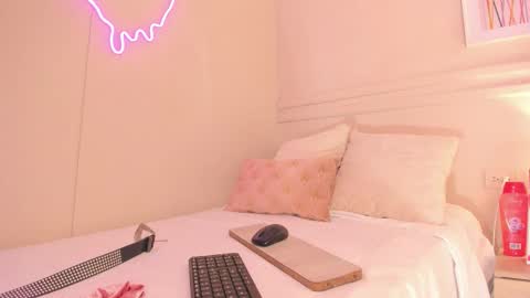 ELECTRA online show from November 17, 2025, 3:18 pm