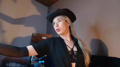 electra_gosselin online show from October 31, 2025, 4:35 am