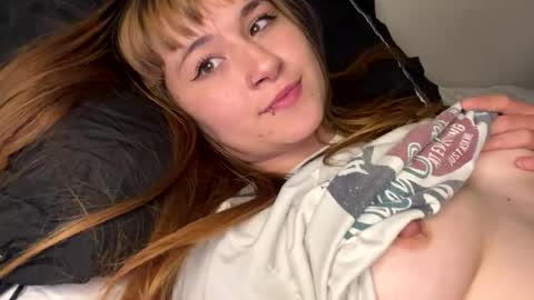 Snapshot of electra_kuznetsova chatting on July 17, 2026, 2:40 am Im Meleena online show from July 17, 2026, 2:40 am