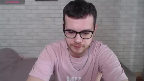 Snapshot of electric_smile chatting on May 8, 2026, 7:57 am Alex online show from May 8, 2026, 7:57 am