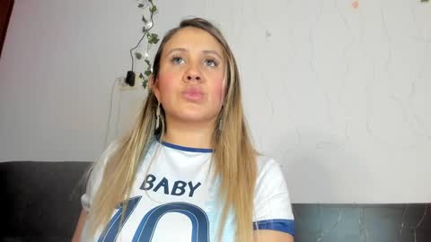 Snapshot of eleecttraa_12 chatting on February 5, 2025, 11:06 pm Electra online show from February 5, 2025, 11:06 pm