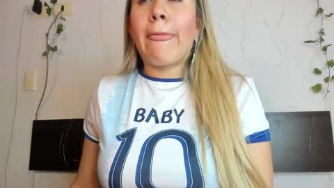 Snapshot of eleecttraa_12 chatting on February 22, 2025, 3:23 am Electra online show from February 22, 2025, 3:23 am