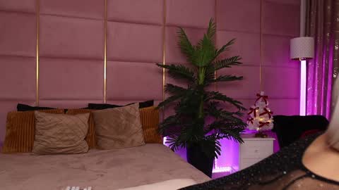 Eleine online show from December 12, 2024, 10:09 pm