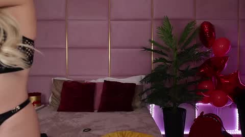 Eleine online show from February 21, 2025, 9:54 pm