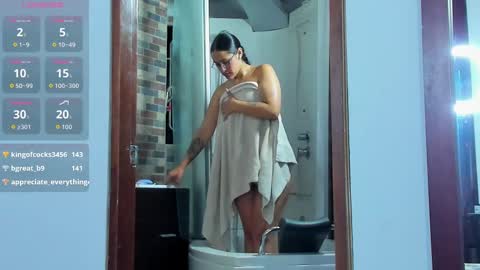 Snapshot of elektra_miller18 chatting on October 6, 2025, 2:09 am Elektra online show from October 6, 2025, 2:09 am