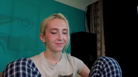 Snapshot of elen__moore chatting on July 5, 2026, 4:52 am Elen online show from July 5, 2026, 4:52 am