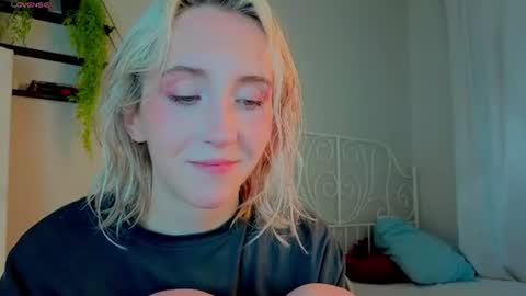 Snapshot of elen__moore chatting on July 23, 2026, 5:49 am Elen online show from July 23, 2026, 5:49 am