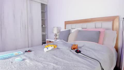 Elena online show from November 15, 2025, 7:21 pm