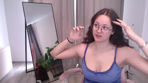 Snapshot of elena_vysotskaya chatting on May 1, 2026, 7:02 am Elena online show from May 1, 2026, 7:02 am