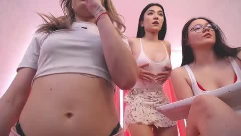Snapshot of elena_vysotskaya chatting on June 3, 2026, 2:33 pm Elena online show from June 3, 2026, 2:33 pm