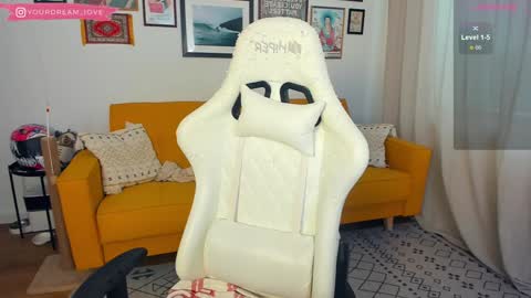 Snapshot of elenalooove chatting on December 27, 2024, 6:14 am Elena insta yourdream 1ove online show from December 27, 2024, 6:14 am