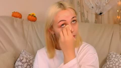 Snapshot of elenamonroee chatting on October 20, 2025, 5:19 am elenamonroee online show from October 20, 2025, 5:19 am