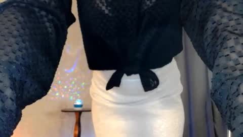 elenaza online show from November 26, 2025, 10:05 am