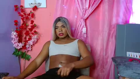 eletrabrowns online show from February 14, 2025, 8:37 pm