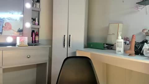 elettra_bennet online show from May 19, 2026, 1:56 am