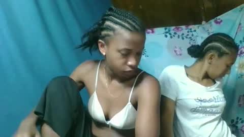 Snapshot of elia011 chatting on March 3, 2026, 4:29 am elia011 online show from March 3, 2026, 4:29 am