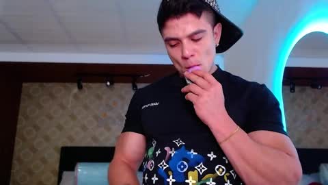 Elian online show from September 12, 2025, 7:03 pm