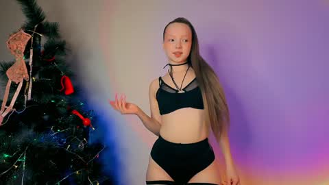 Snapshot of elianareynolds chatting on December 24, 2024, 4:33 am Ella online show from December 24, 2024, 4:33 am
