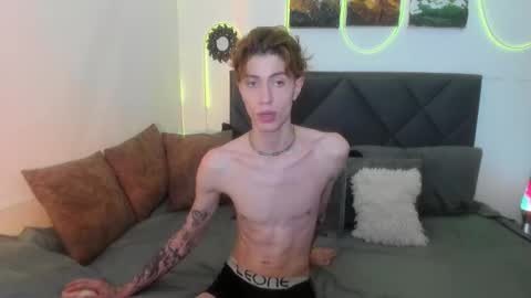 eliann_adam online show from December 17, 2025, 10:43 am