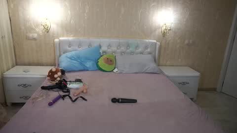 Luna online show from March 17, 2026, 3:37 pm