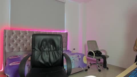 Snapshot of elias_ford chatting on October 28, 2025, 7:49 pm elias_ford online show from October 28, 2025, 7:49 pm