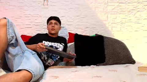 elias_salvatore_ online show from May 25, 2026, 2:50 am