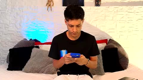 elias_salvatore_ online show from May 27, 2026, 3:09 pm