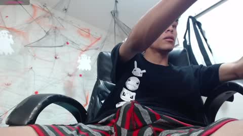 Snapshot of eliasblue chatting on December 5, 2024, 3:59 am E L I A S online show from December 5, 2024, 3:59 am