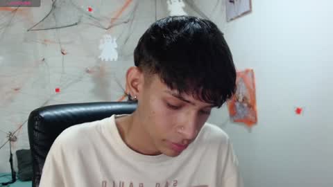 Snapshot of eliasblue chatting on December 6, 2024, 6:59 am E L I A S online show from December 6, 2024, 6:59 am