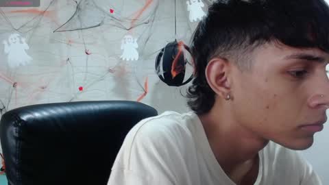 Snapshot of eliasblue chatting on December 6, 2024, 10:05 am E L I A S online show from December 6, 2024, 10:05 am