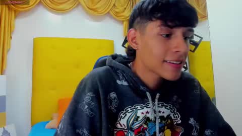 Snapshot of eliasblue chatting on February 20, 2025, 3:23 am E L I A S online show from February 20, 2025, 3:23 am