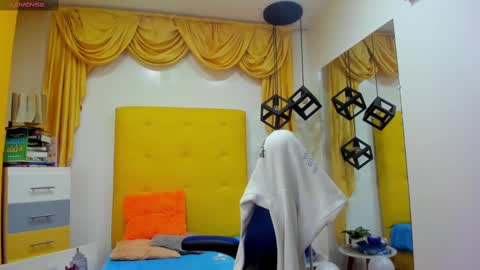 Snapshot of eliasblue chatting on February 25, 2025, 9:53 am E L I A S online show from February 25, 2025, 9:53 am