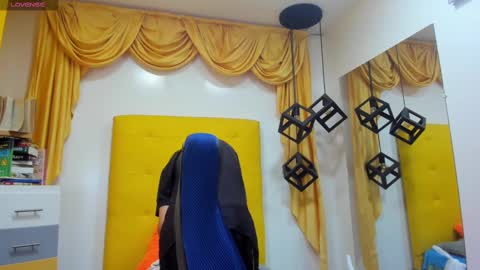 Snapshot of eliasblue chatting on February 26, 2025, 9:53 am E L I A S online show from February 26, 2025, 9:53 am