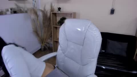 Eliie online show from September 26, 2025, 8:35 pm