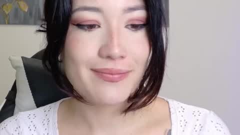 eliiih_ online show from February 4, 2026, 2:56 pm