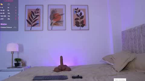 E L I I Z A B E T H   online show from November 30, 2025, 9:19 pm