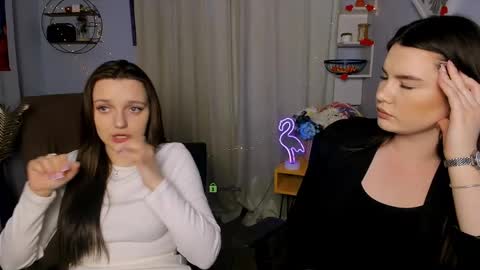 Elin online show from May 8, 2026, 1:49 pm