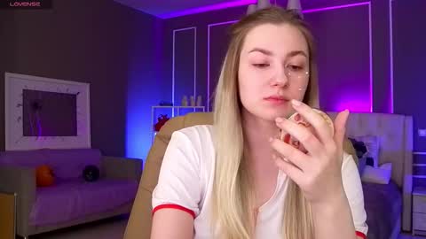 Elina online show from October 30, 2025, 1:07 am