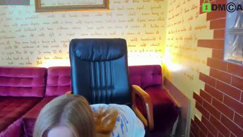 elinor_faith online show from October 31, 2025, 1:45 pm