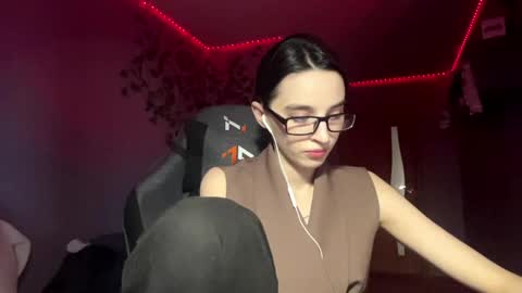 Snapshot of elinorashfield chatting on May 16, 2026, 12:37 pm Milica online show from May 16, 2026, 12:37 pm