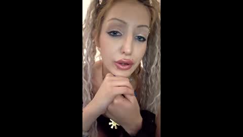 elinorr online show from April 19, 2026, 3:00 pm