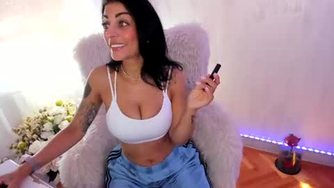 Snapshot of elisabaxter chatting on June 17, 2026, 4:59 am Maria online show from June 17, 2026, 4:59 am