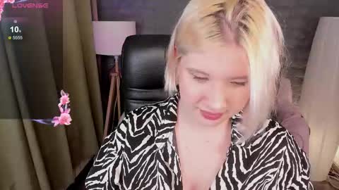 Alana online show from September 18, 2025, 10:01 pm