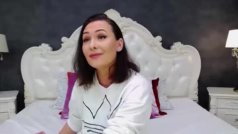 Snapshot of elisabethswan chatting on February 2, 2026, 9:08 am Krissy online show from February 2, 2026, 9:08 am