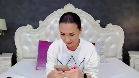 Snapshot of elisabethswan chatting on February 10, 2026, 8:18 am Krissy online show from February 10, 2026, 8:18 am