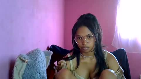 elisah01 online show from May 22, 2026, 6:53 am